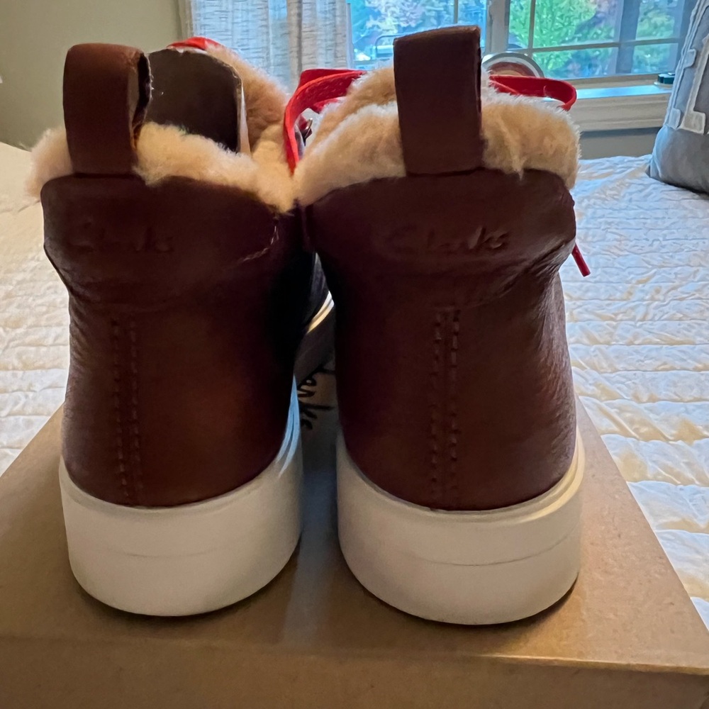 Clarks womans Red and Brown Fur-Lined Sneakers with extra brown laces included - Picture 4 of 10